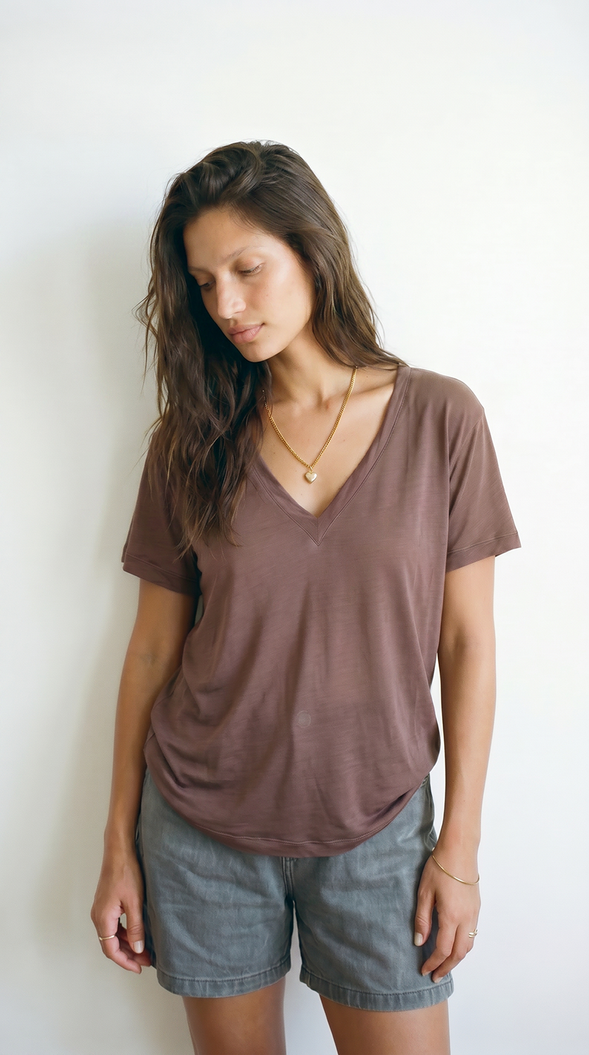 mauve צווארון וי בצבע AIR טי שירט מושלמת