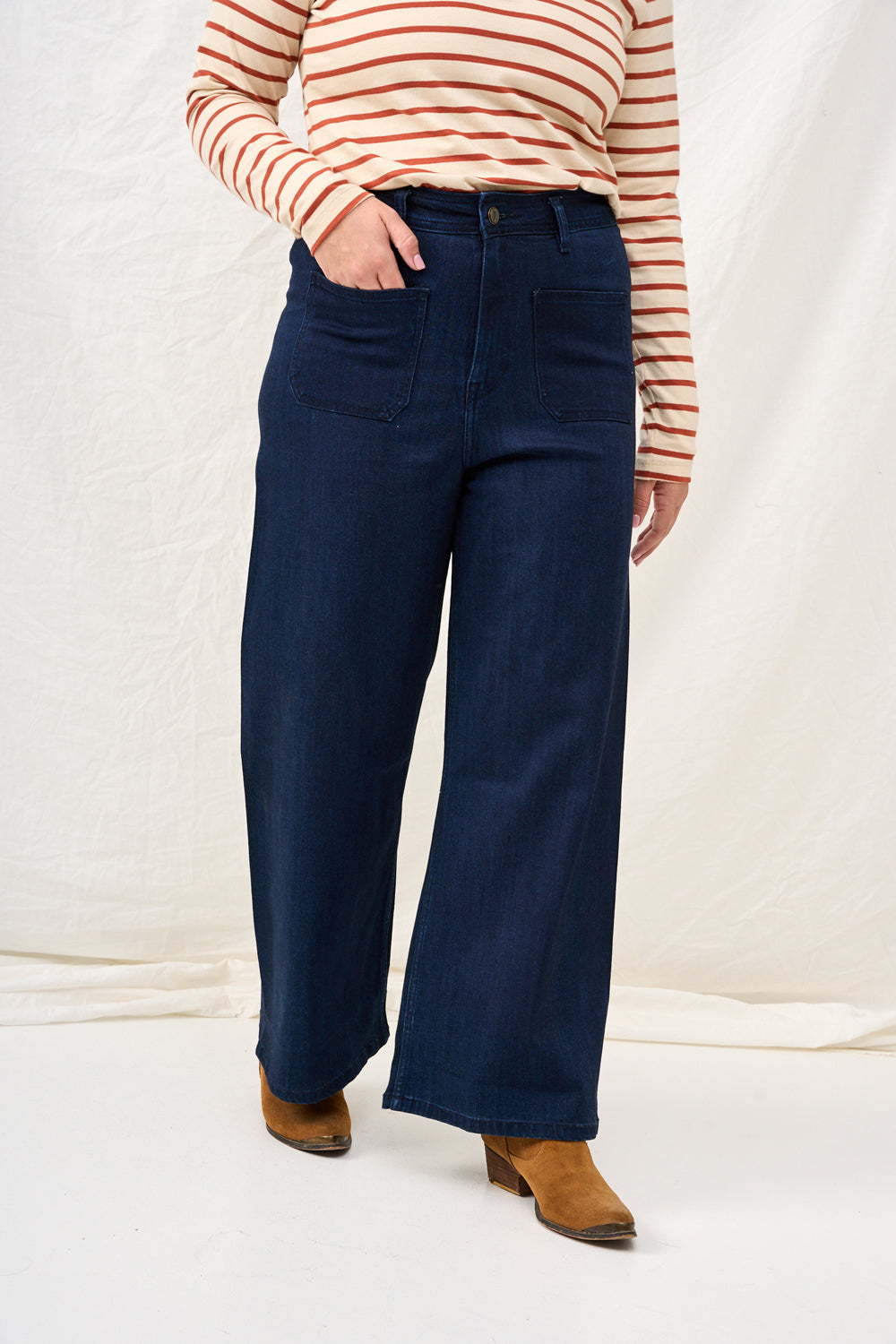 ג׳ינס טיילור נייבי