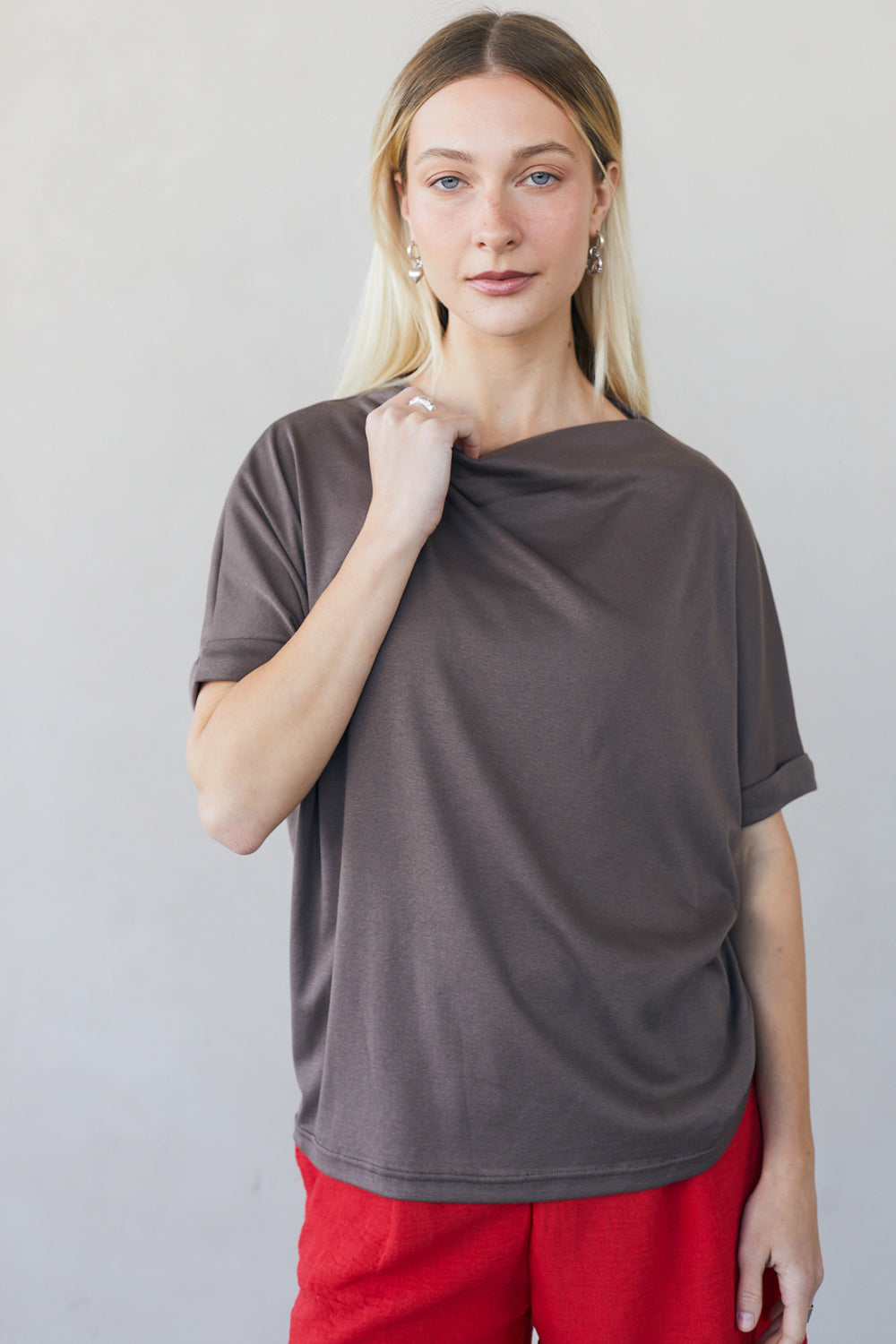 חולצת רומי בצבע חום