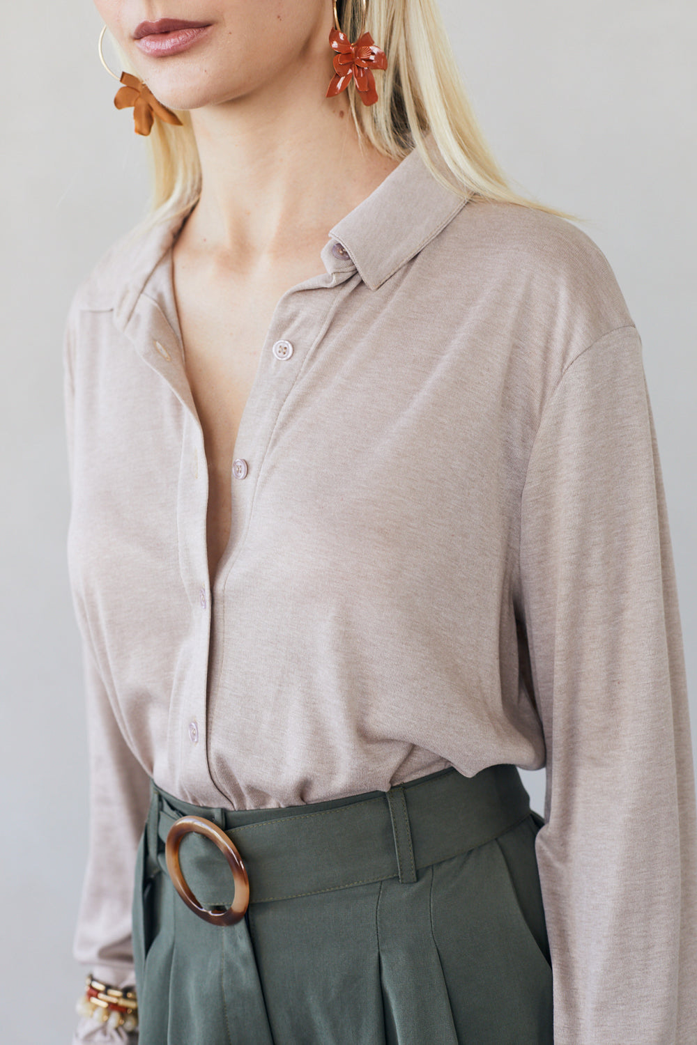 מכופתרת ארוכה בד דקיק