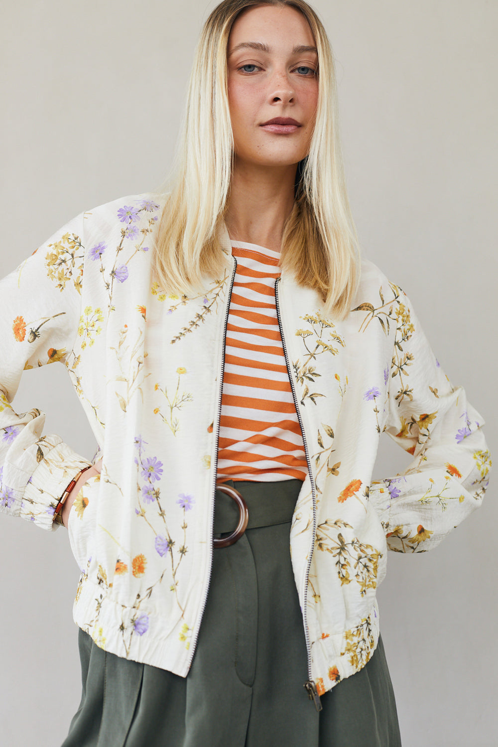 עליונית סוקי פרחים שמנת