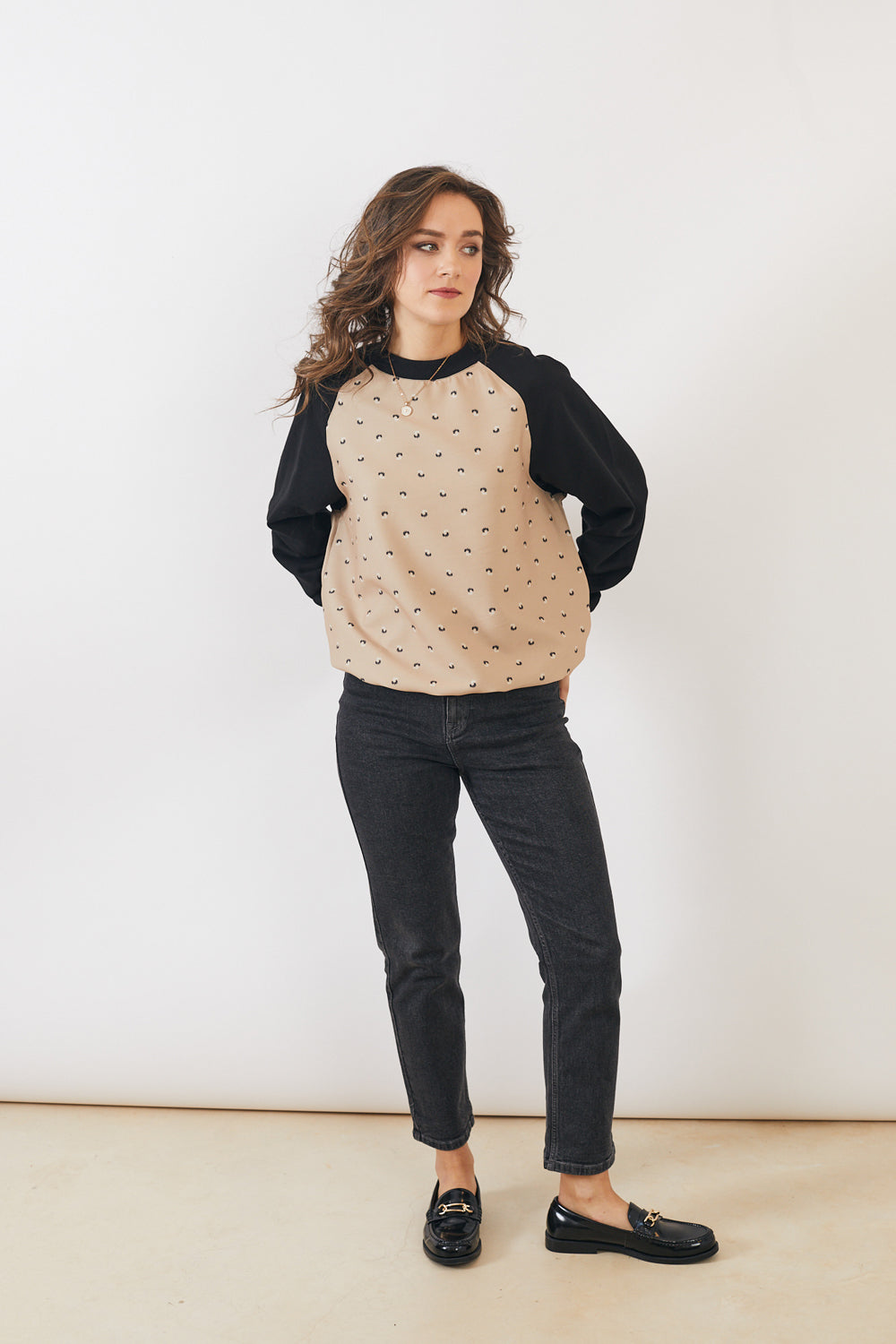 סווטשירט בילי פרחים קאמל