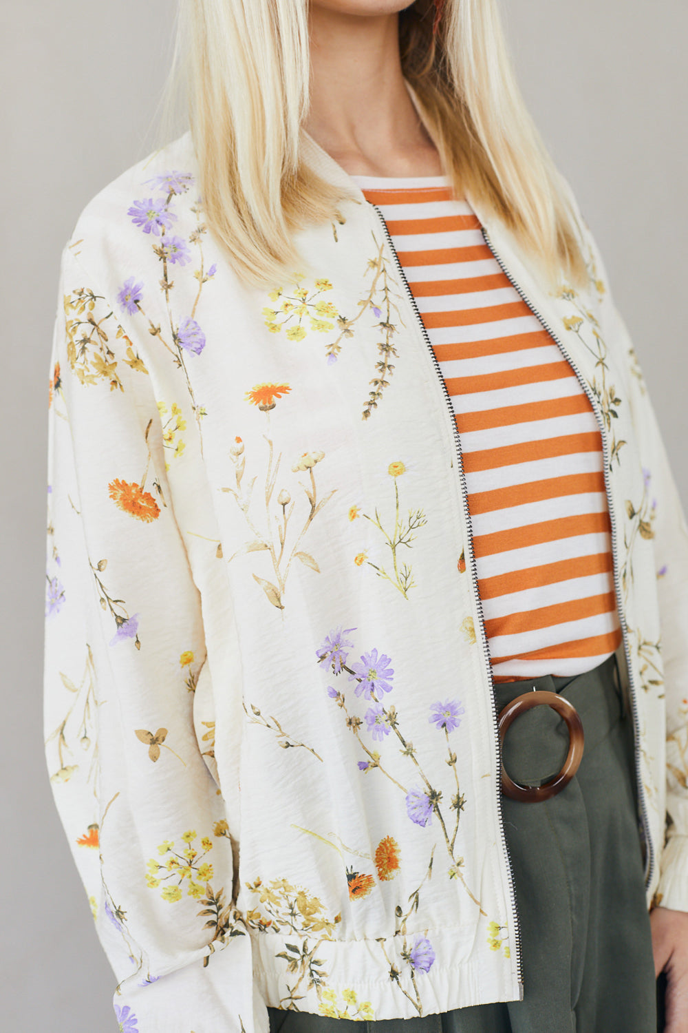 עליונית סוקי פרחים שמנת