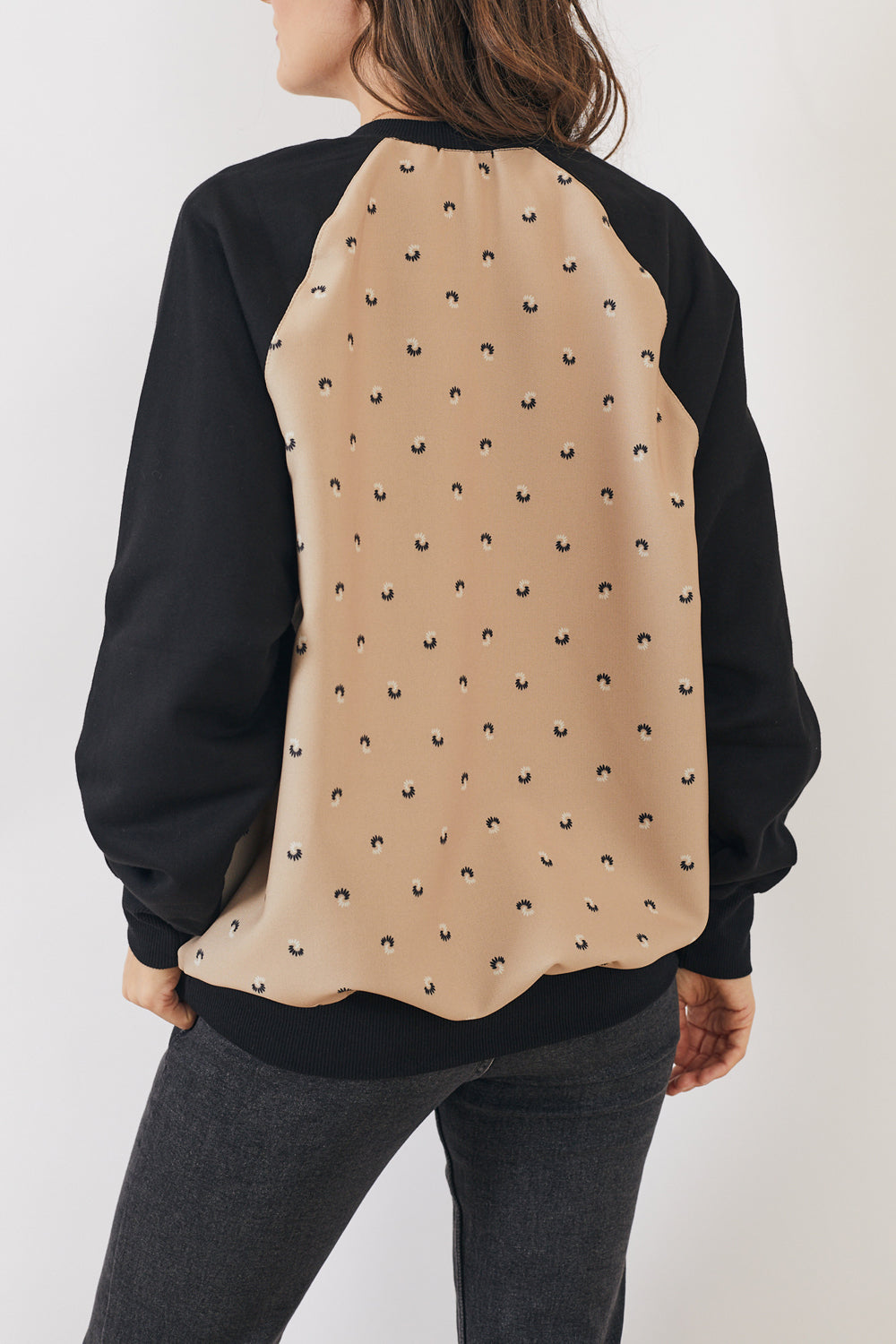 סווטשירט בילי פרחים קאמל