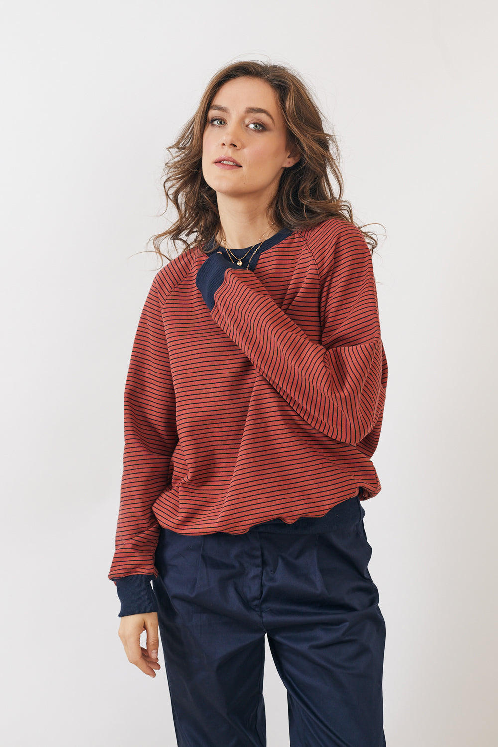 סווטשירט בילי פסים נייבי