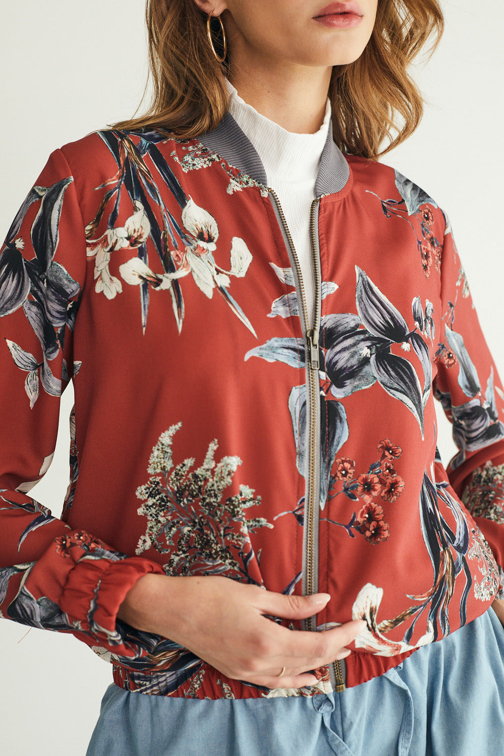 עליונית סוקי הדפס פרחוני בורדו