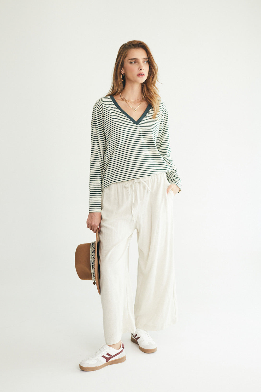 מושלמת וי ארוכה פס ירוק רקע לבן