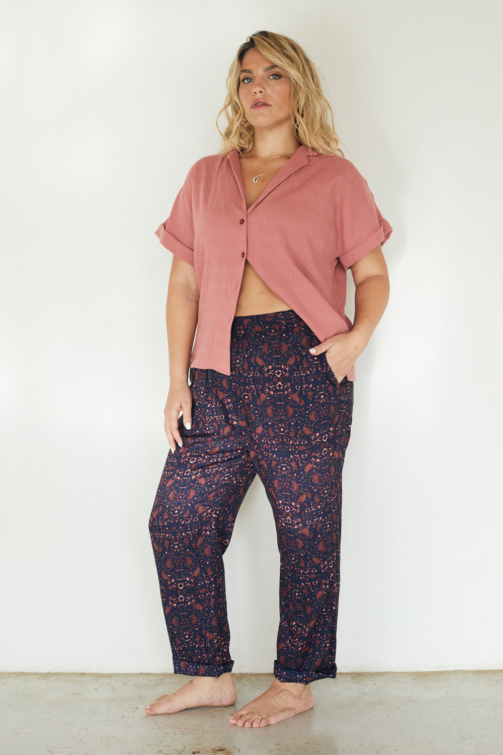 מכנסיים לורן נייבי פרחוני - JUL