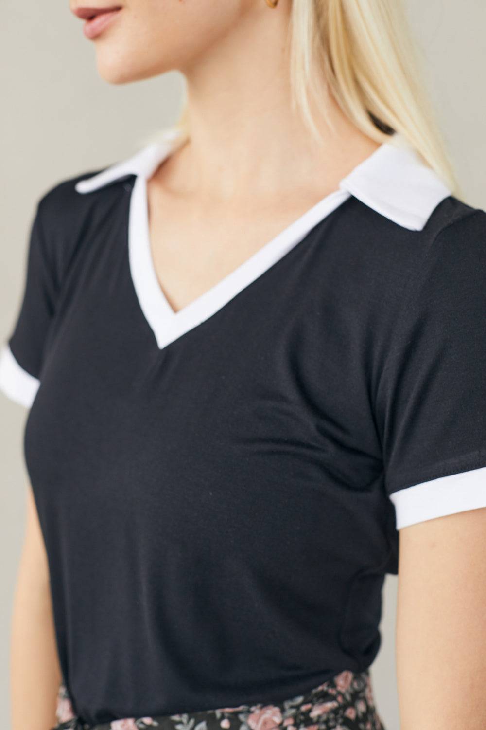 טי שירט טנסי שחור לבן