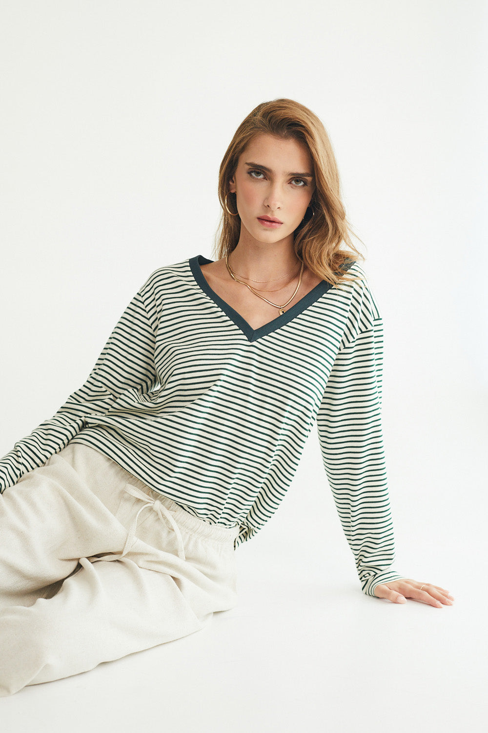 מושלמת וי ארוכה פס ירוק רקע לבן