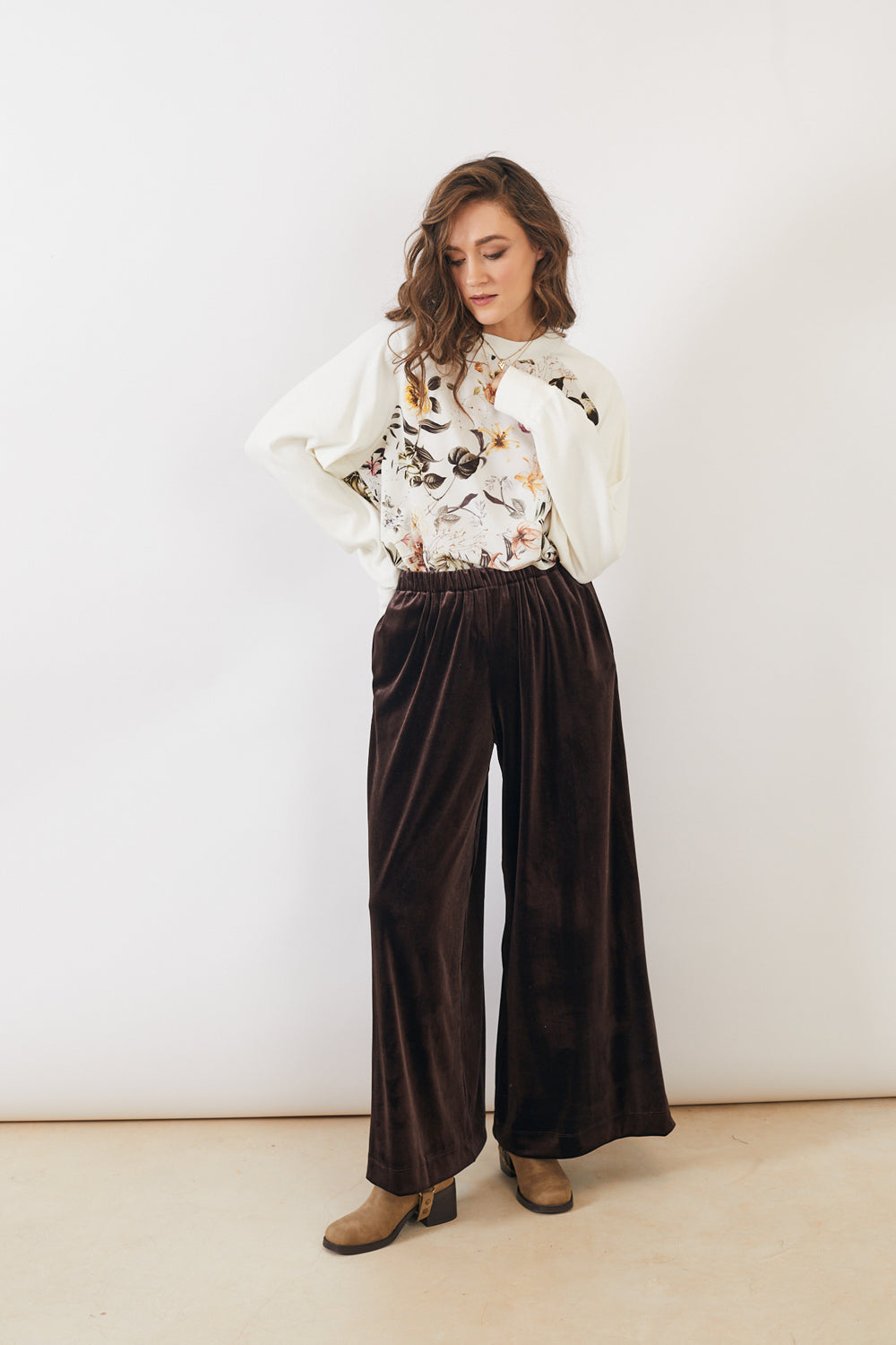 מכנסיים אוליביה קטיפה בצבע חום