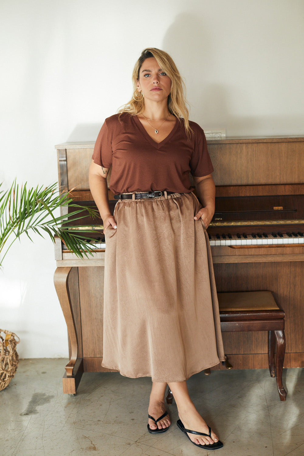 חצאית סאטן צבע מוקה - JUL