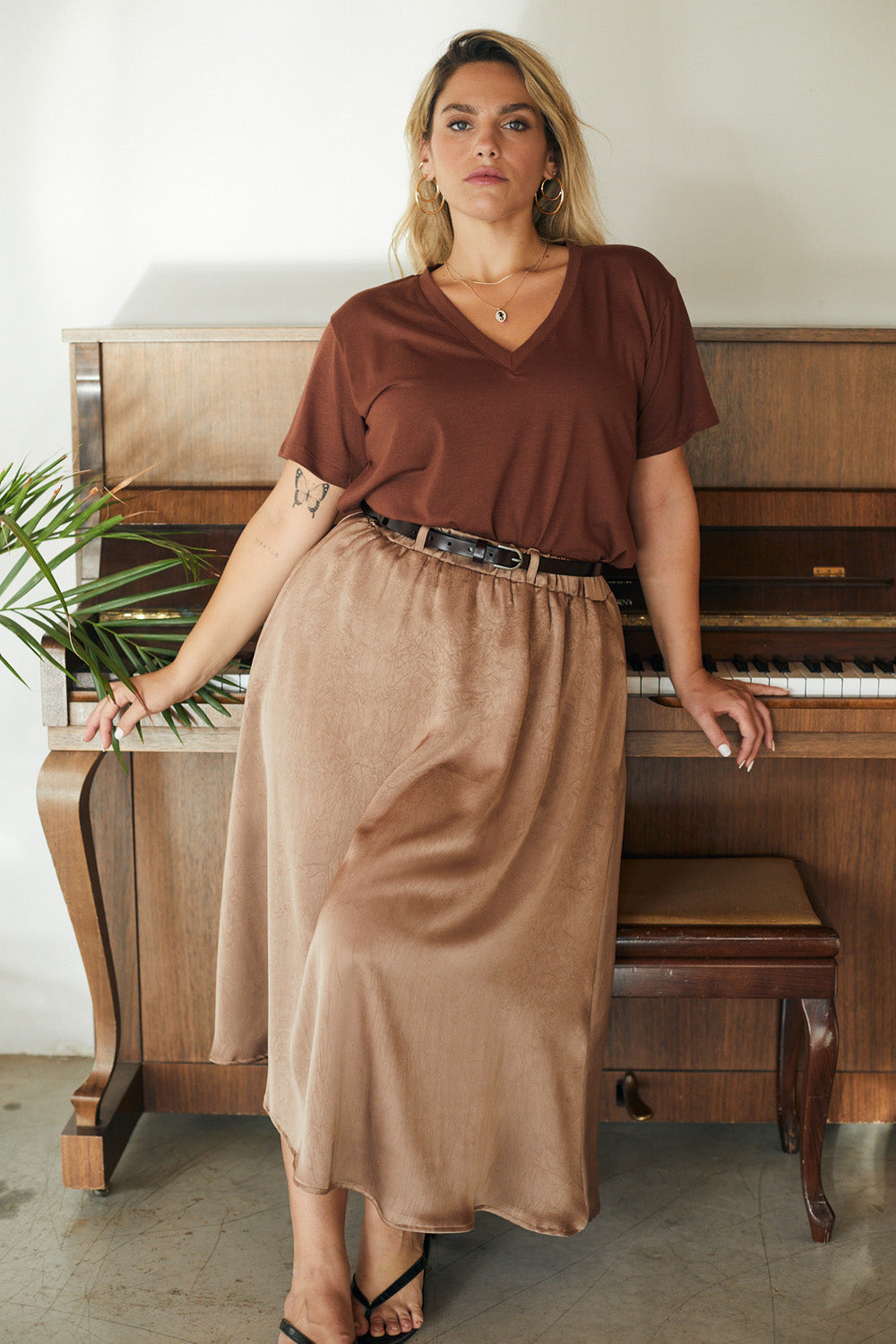 חצאית סאטן צבע מוקה