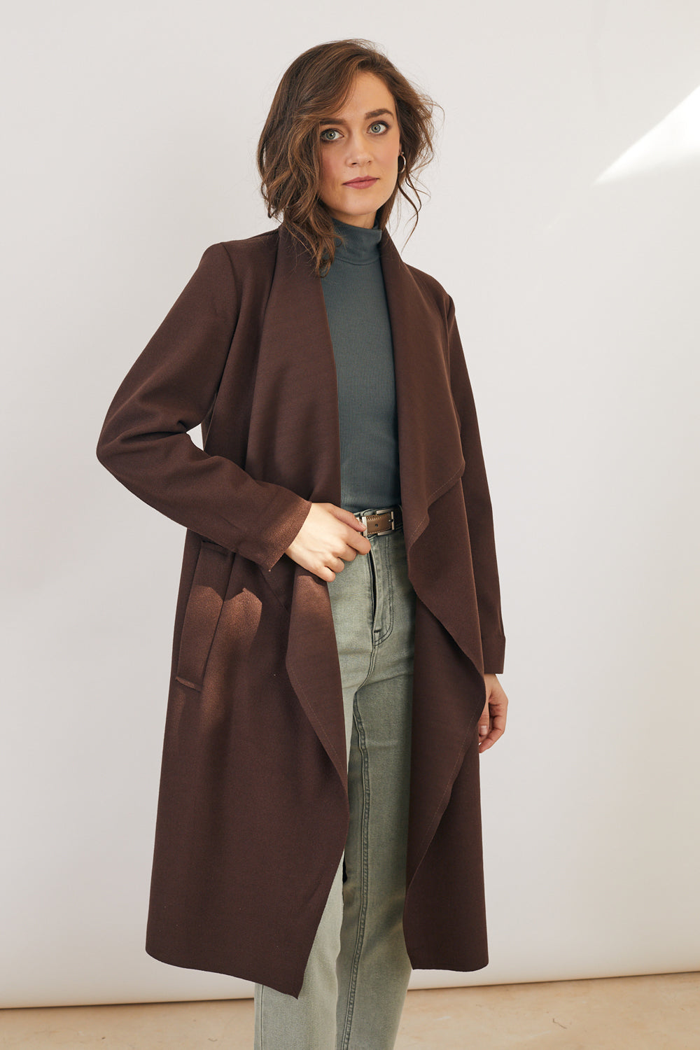 מעיל מעטפת בצבע חום שוקולד