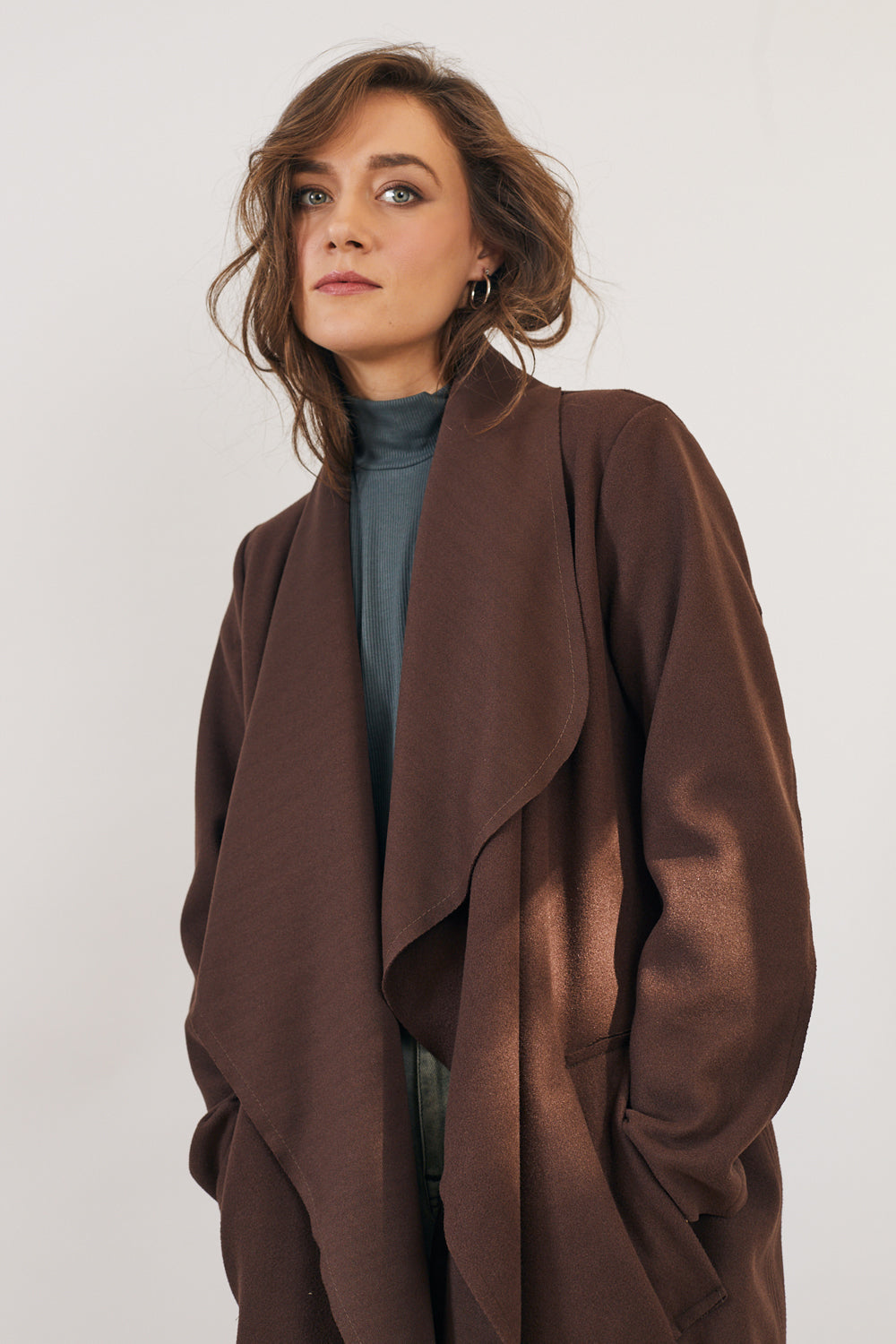 מעיל מעטפת בצבע חום שוקולד