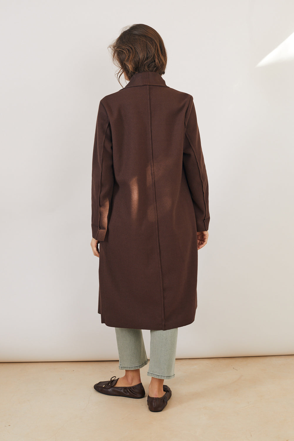 מעיל מעטפת בצבע חום שוקולד