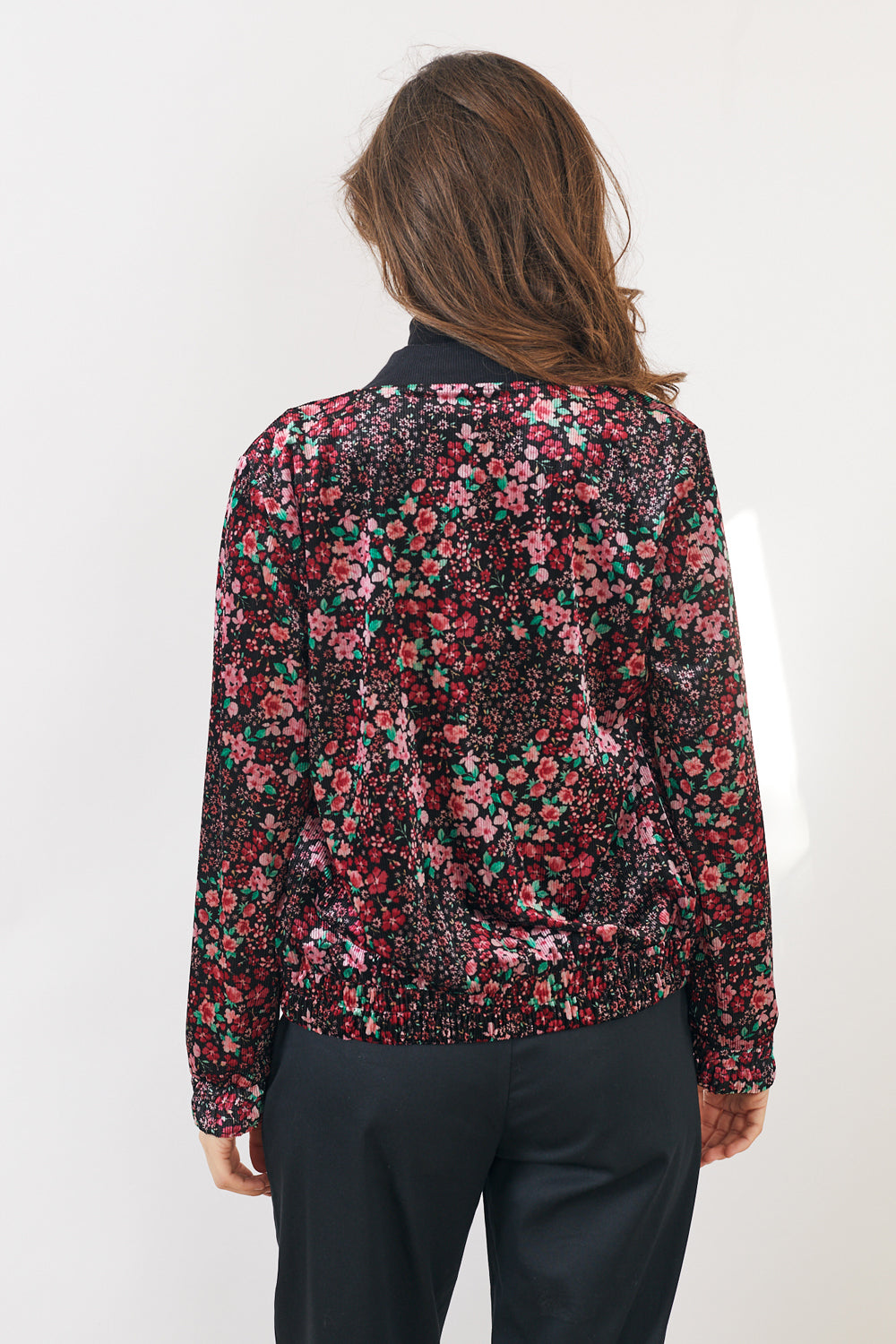 עליונית סוקי קטיפה פרחים