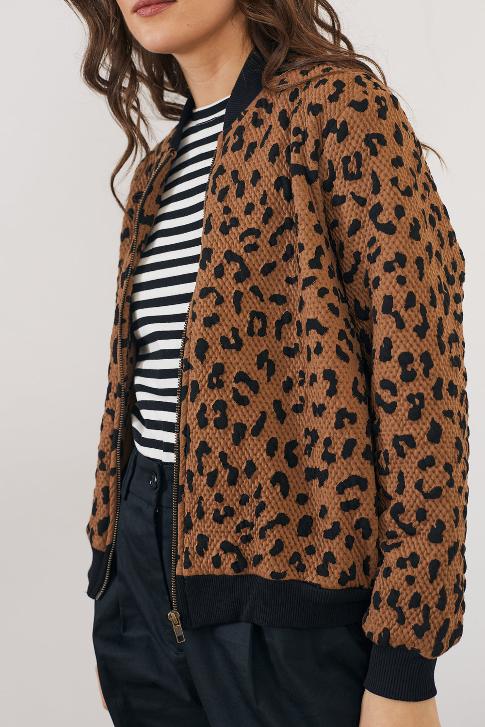 בומבר קווילט קאמל מנומר