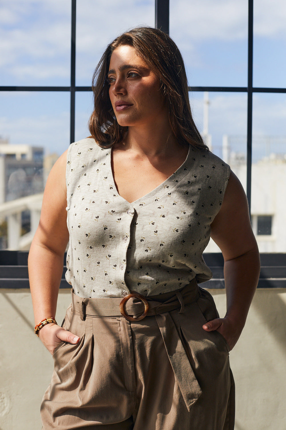 גופיית ווסט מכופתרת זיתים