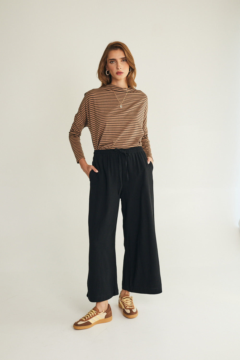 מכנסיים רייצ׳ל קרופ פשתן שחור