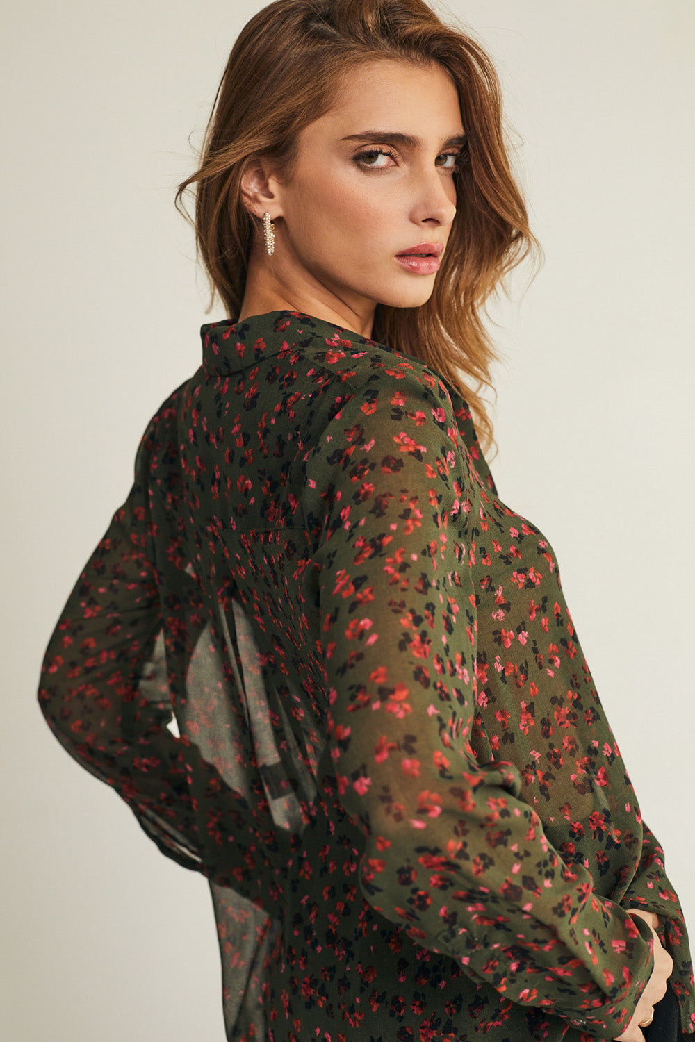 חולצת קלואי שיפון ירוק כהה