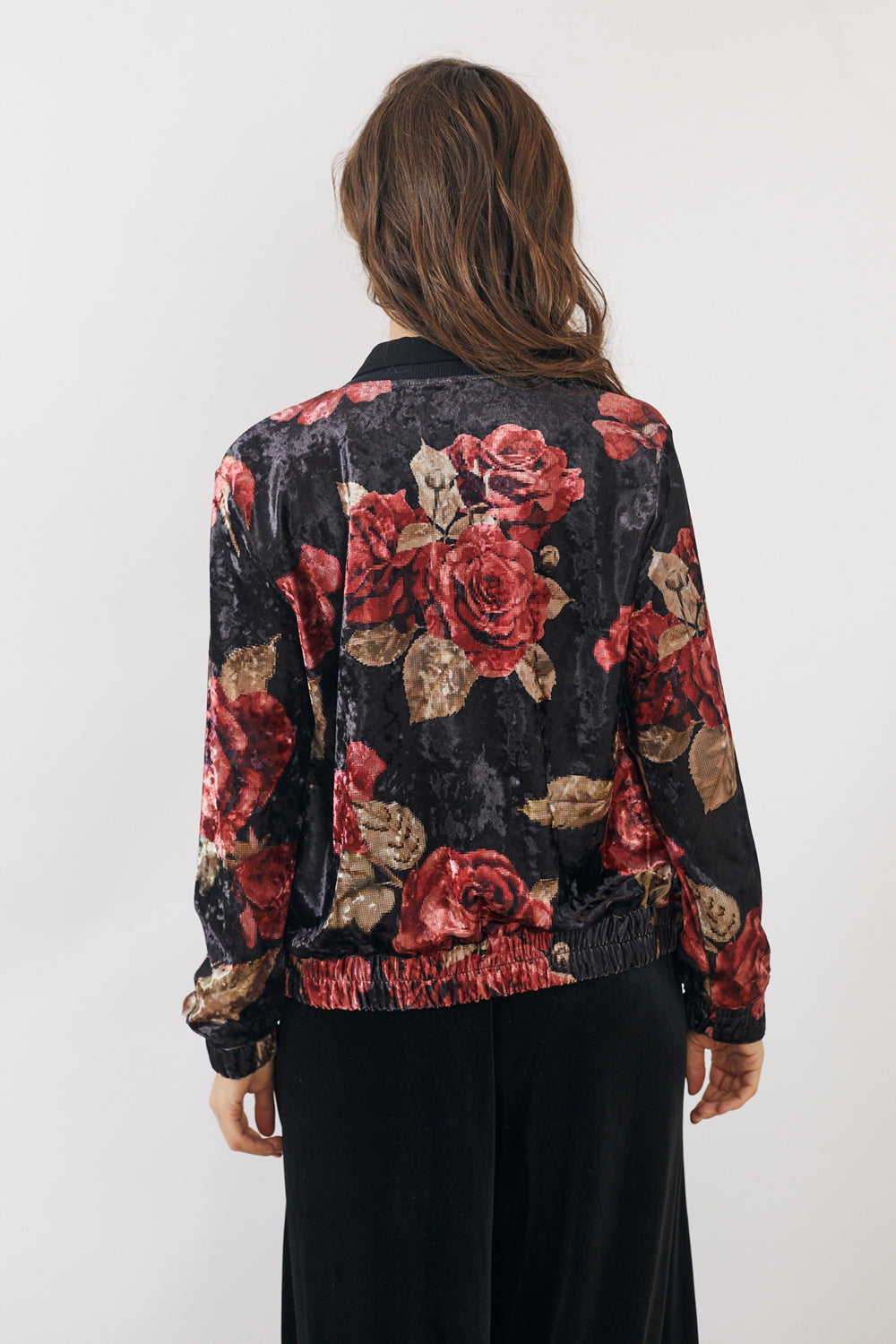 עליונית סוקי קטיפה פרח רקום