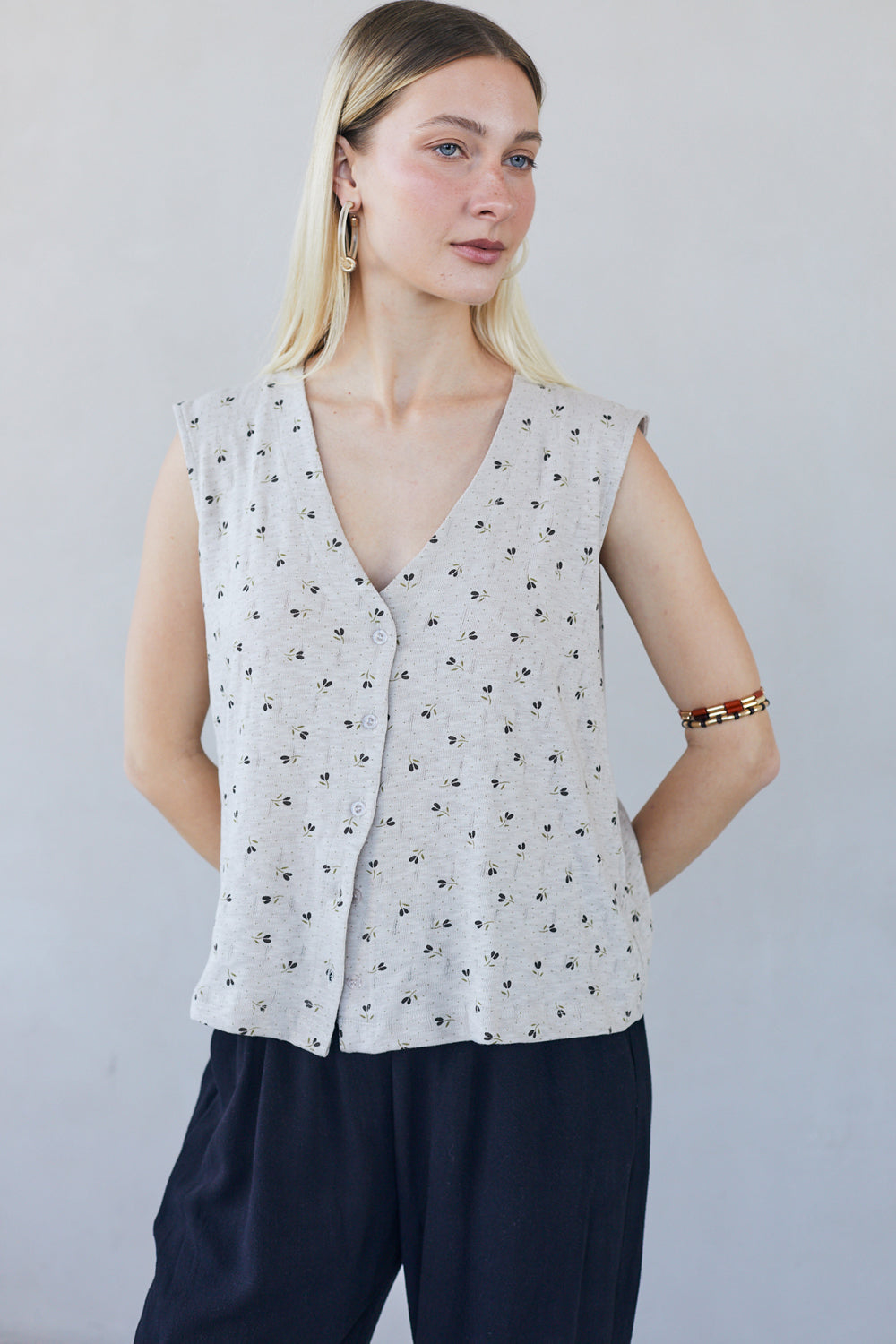 גופיית ווסט מכופתרת זיתים