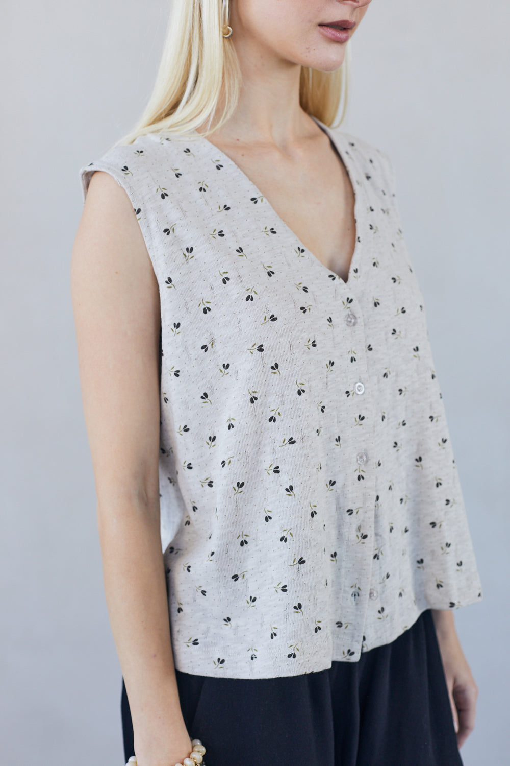 גופיית ווסט מכופתרת זיתים