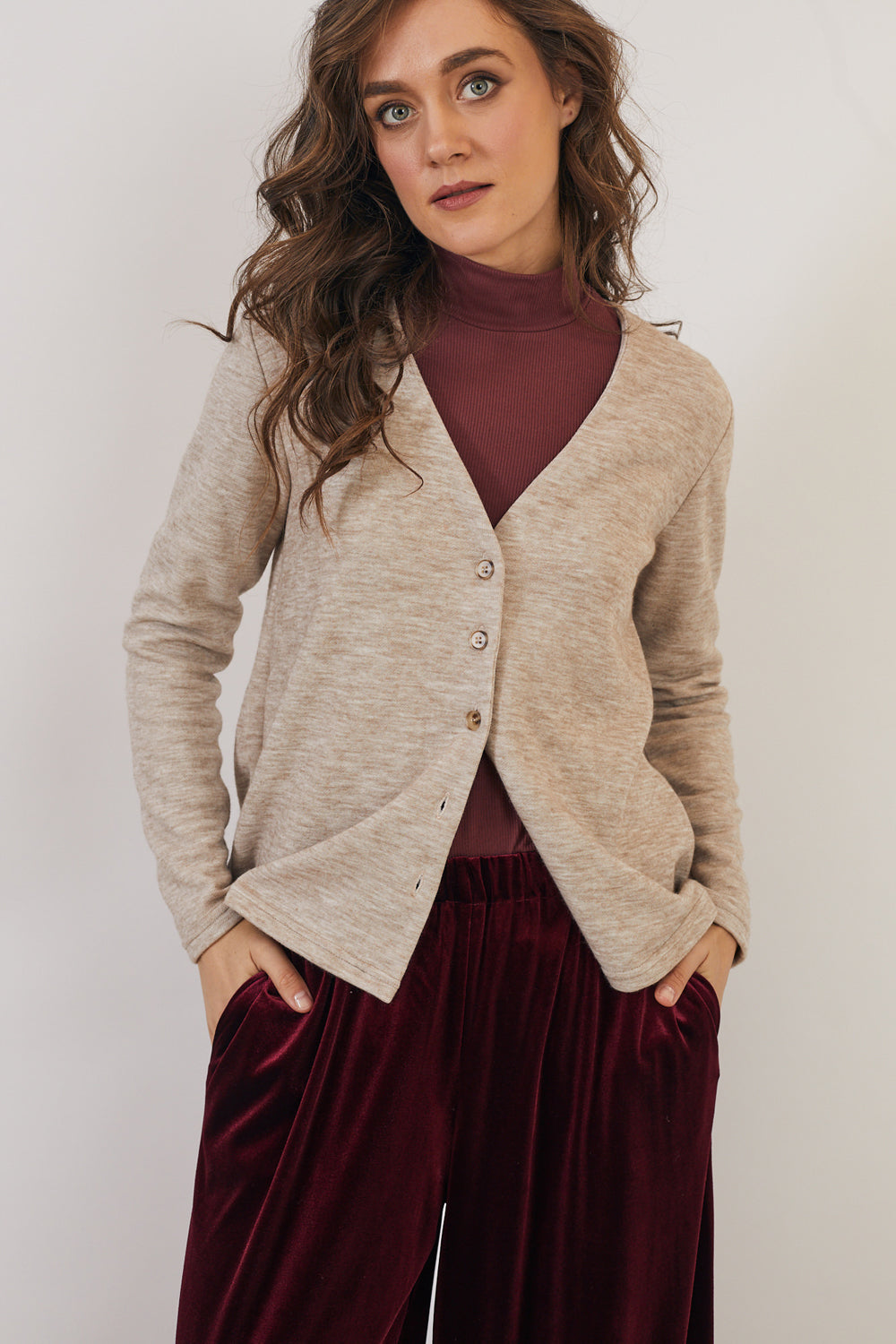 סוודר קרוליין בז׳