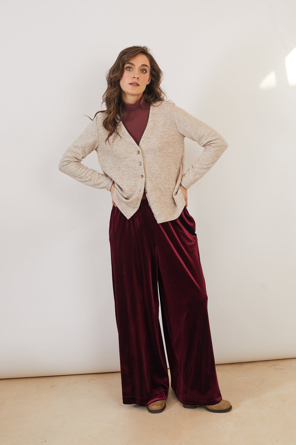 סוודר קרוליין בז׳