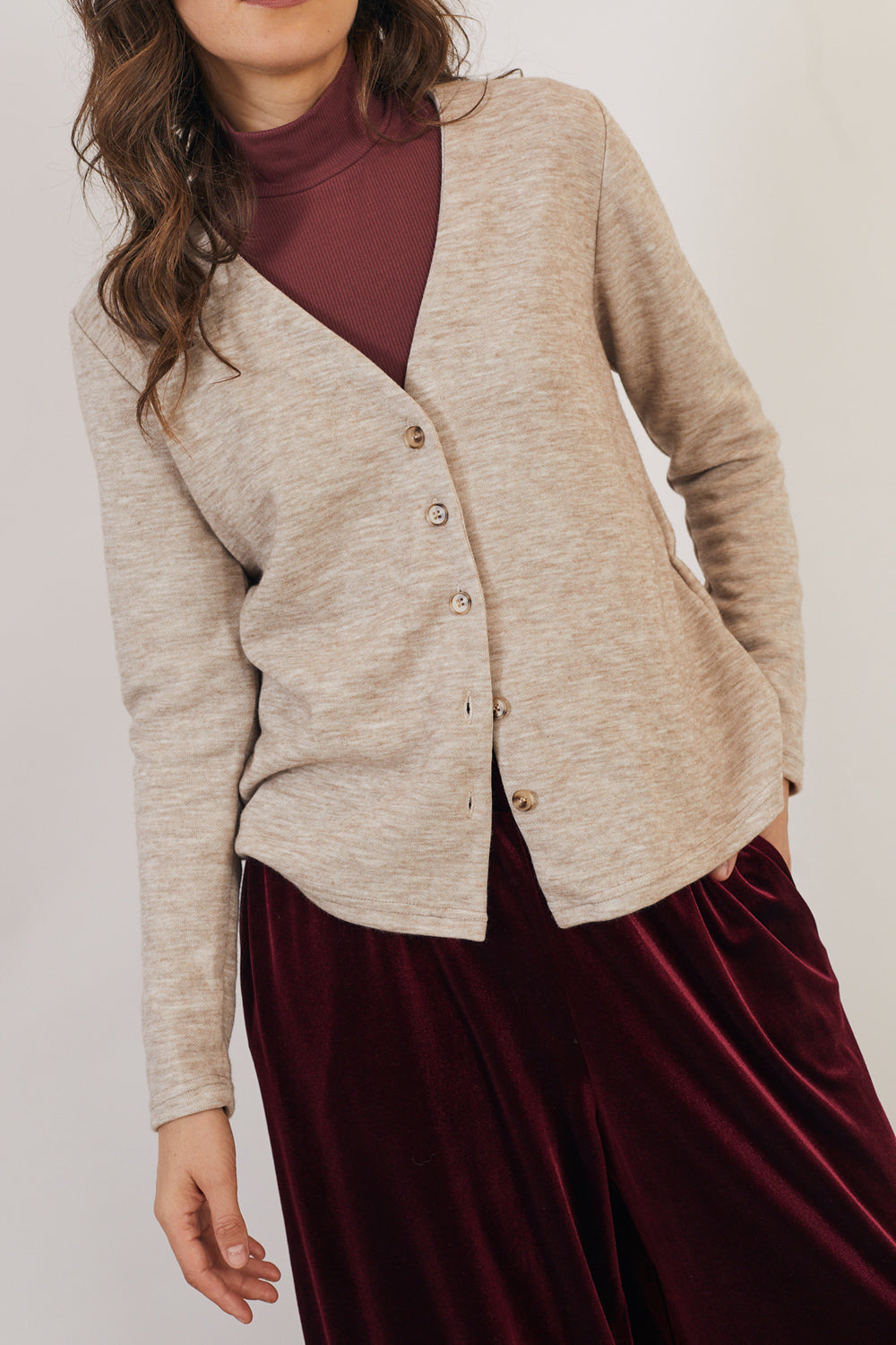 סוודר קרוליין בז׳