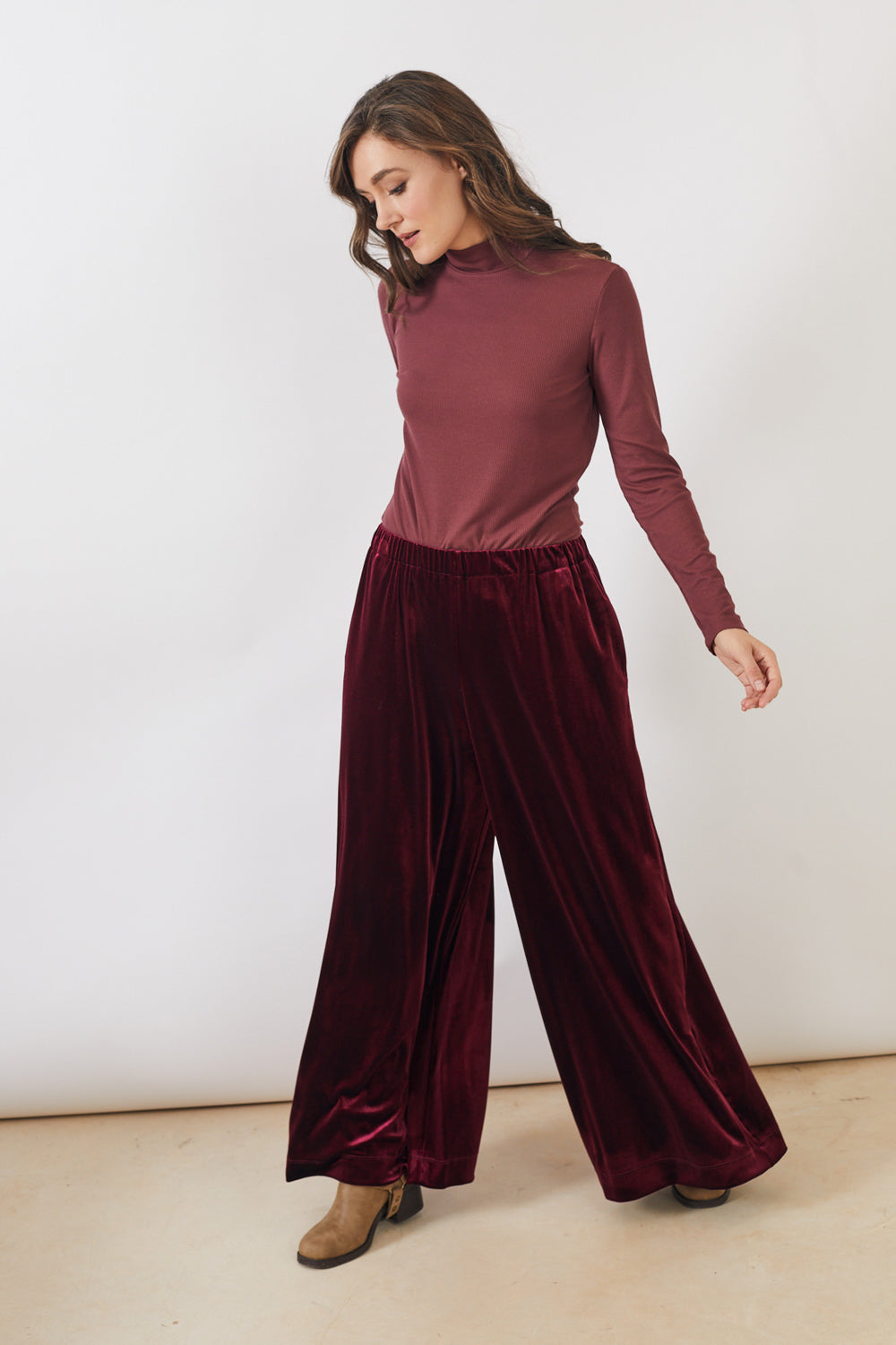 מכנסיים אוליביה קטיפה בצבע בורדו