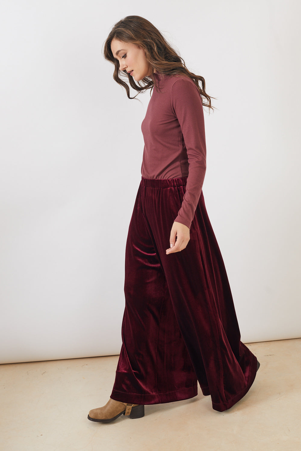 מכנסיים אוליביה קטיפה בצבע בורדו