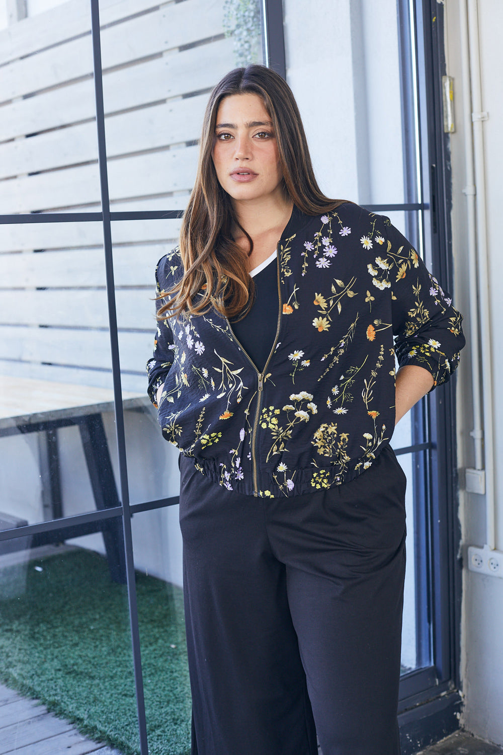 עליונית סוקי פרחים שחור