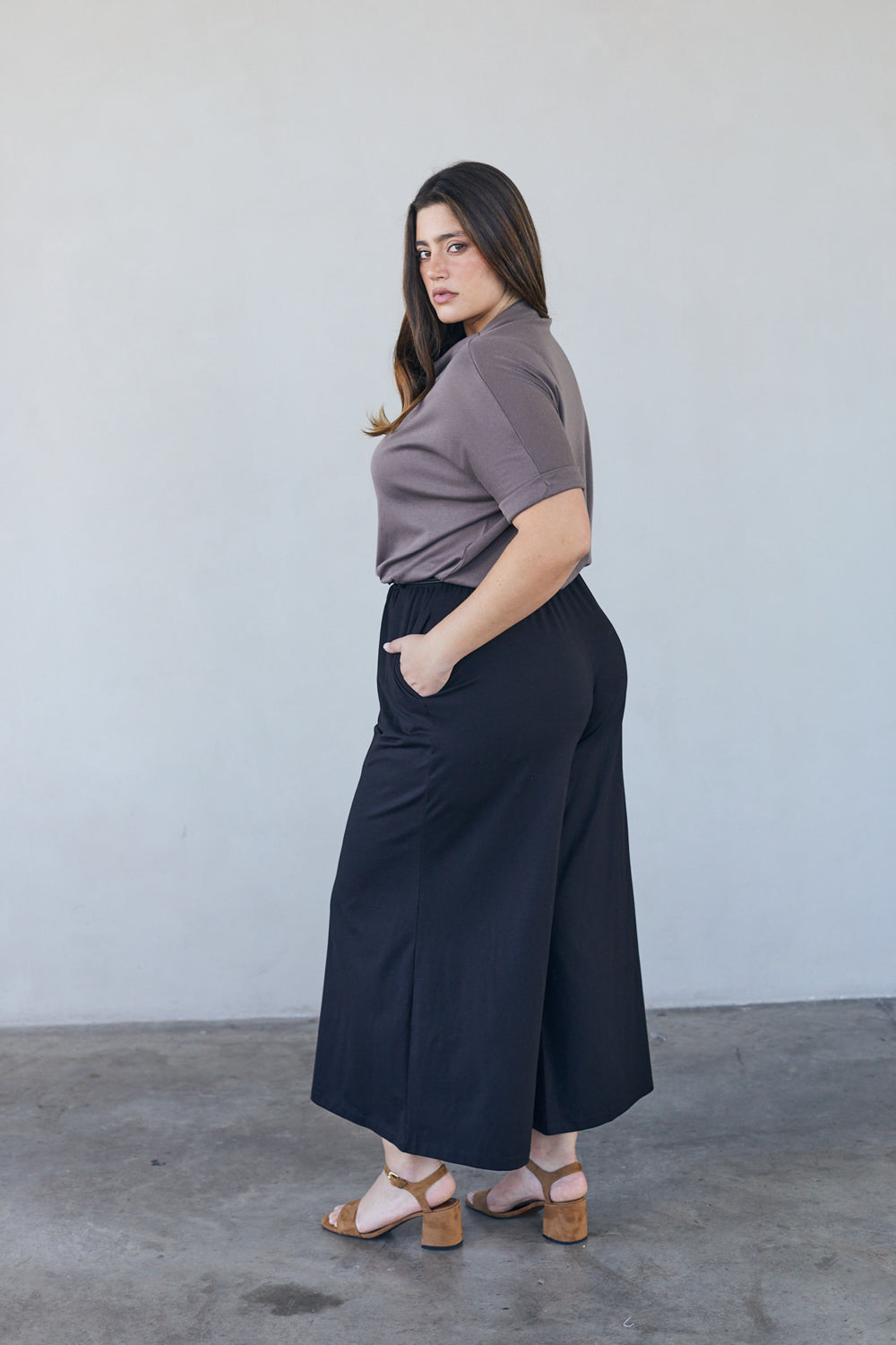 חולצת רומי בצבע חום