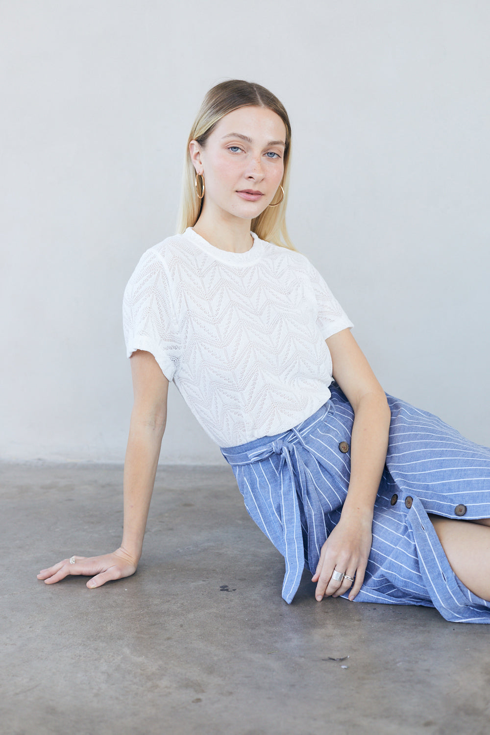 חולצת ג׳מה תחרה בצבע לבן