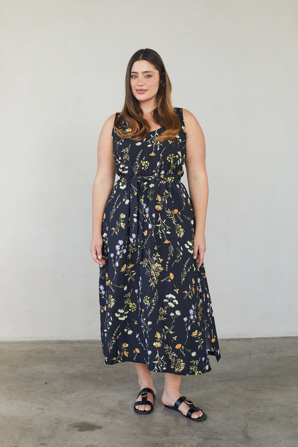 שמלת גרטה מקסי פרחונית שחורה