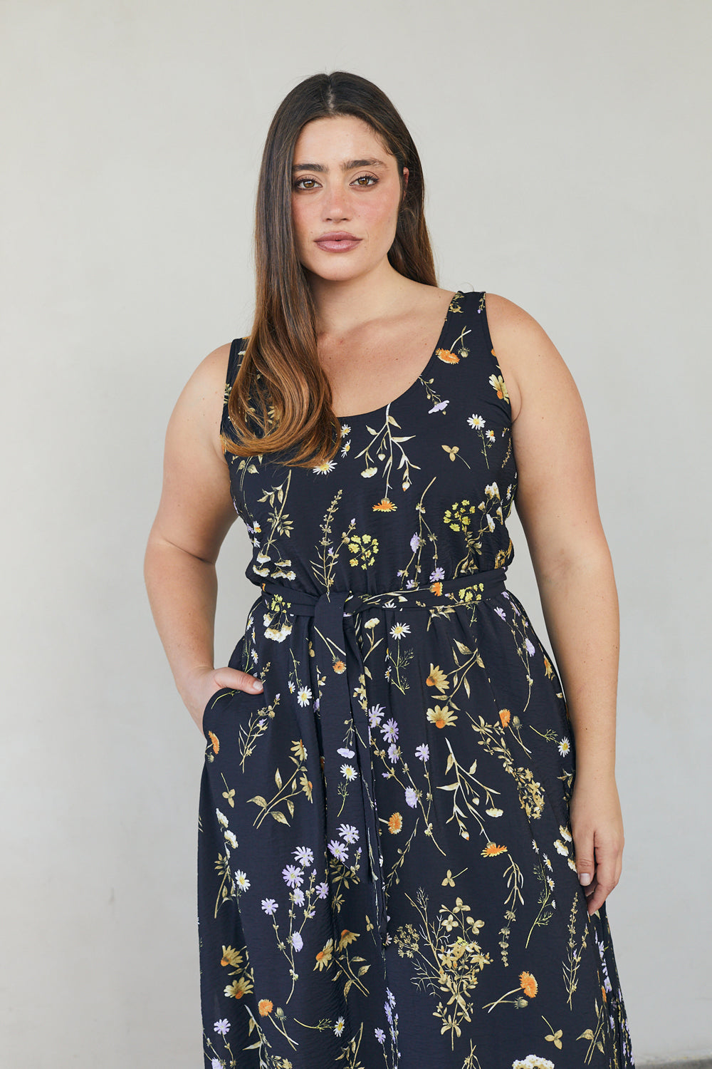 שמלת גרטה מקסי פרחונית שחורה