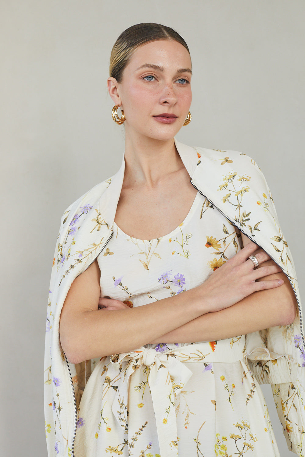 עליונית סוקי פרחים שמנת