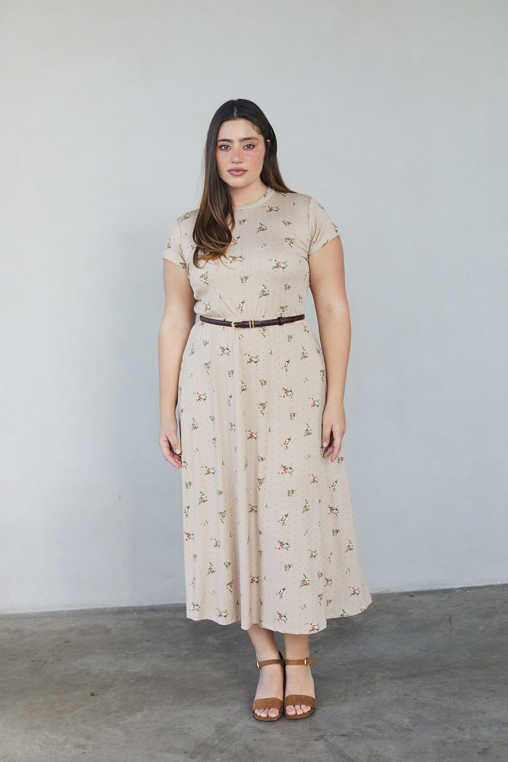 שמלת כריסטי מקסי הדפס פרחוני בז׳