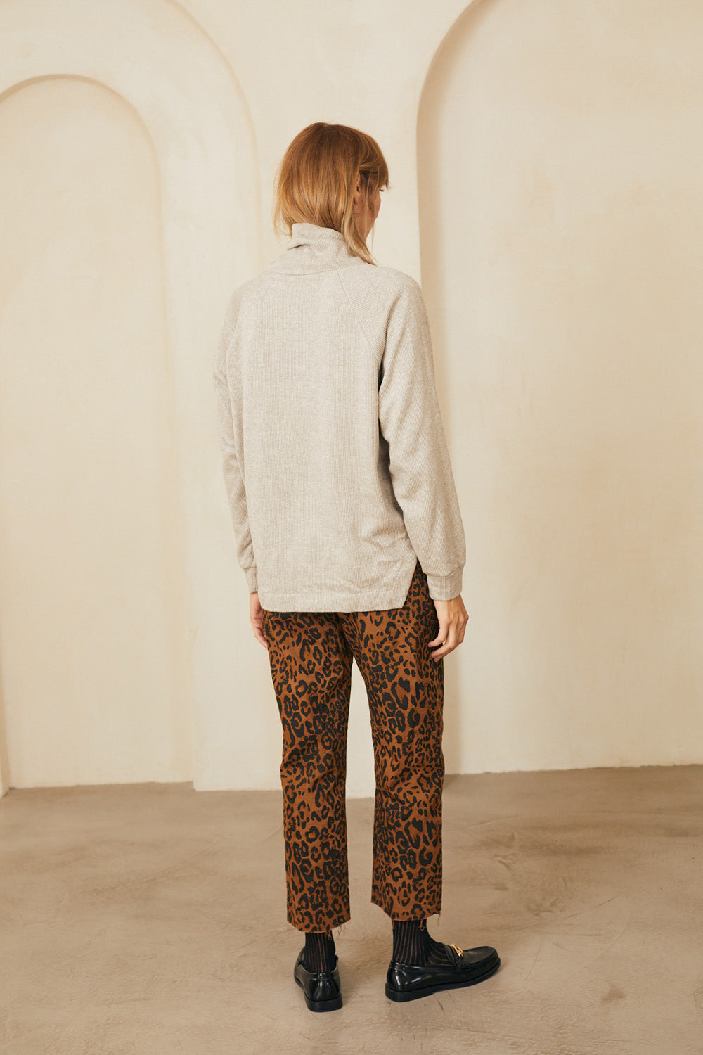 סוודר מלני אבן