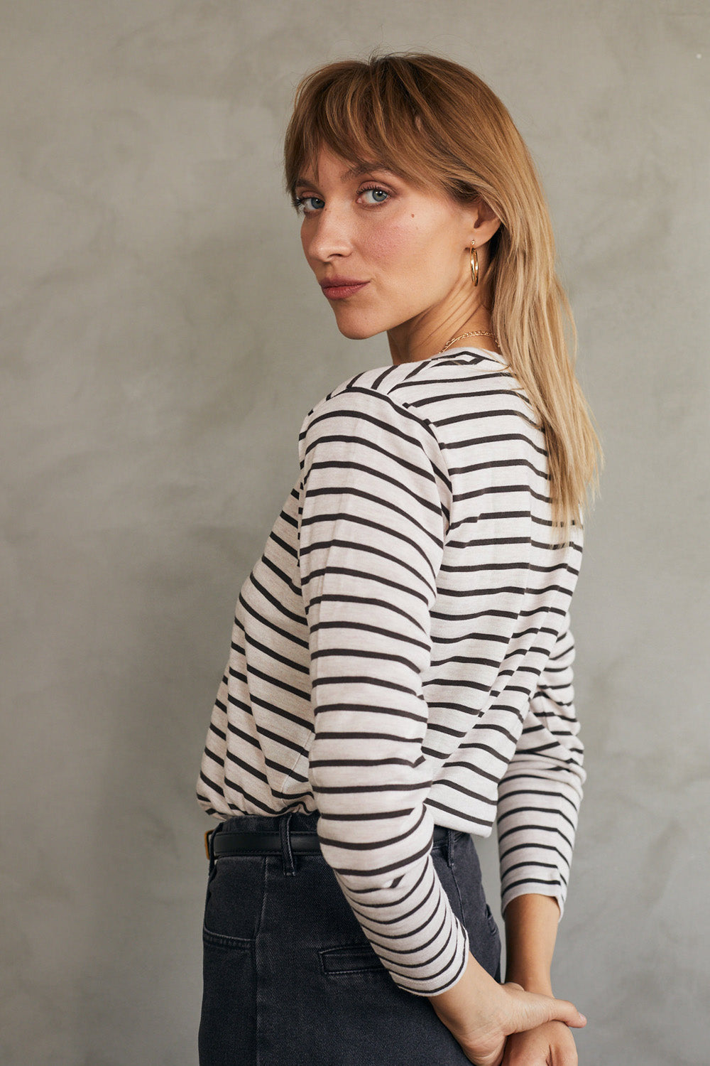 חולצת ויקי פס כהה