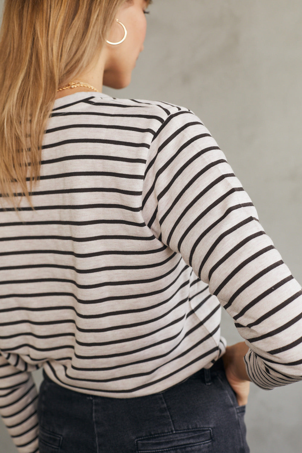 חולצת ויקי פס כהה