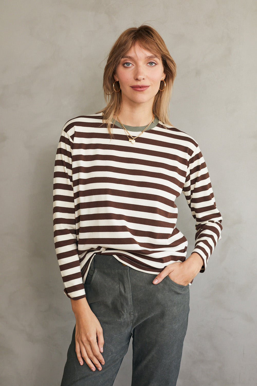 טי מושלמת ארוכה פסים חום / זית