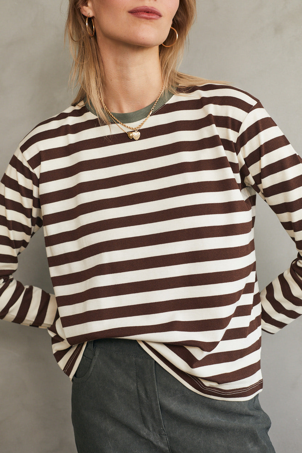 טי מושלמת ארוכה פסים חום / זית