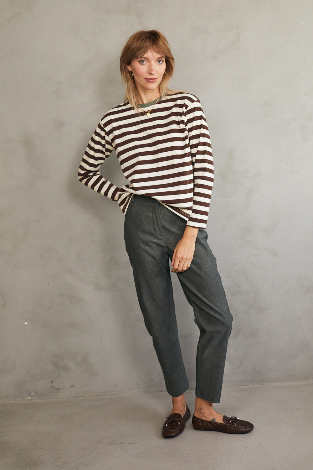 טי מושלמת ארוכה פסים חום / זית