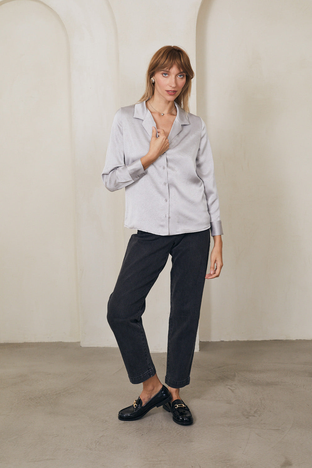 חולצת מולי סאטן כסוף