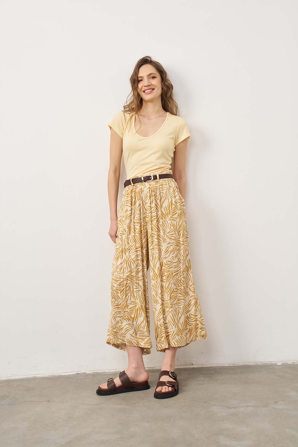 מכנסיים אוליביה הדפס ספארי בהיר - JUL