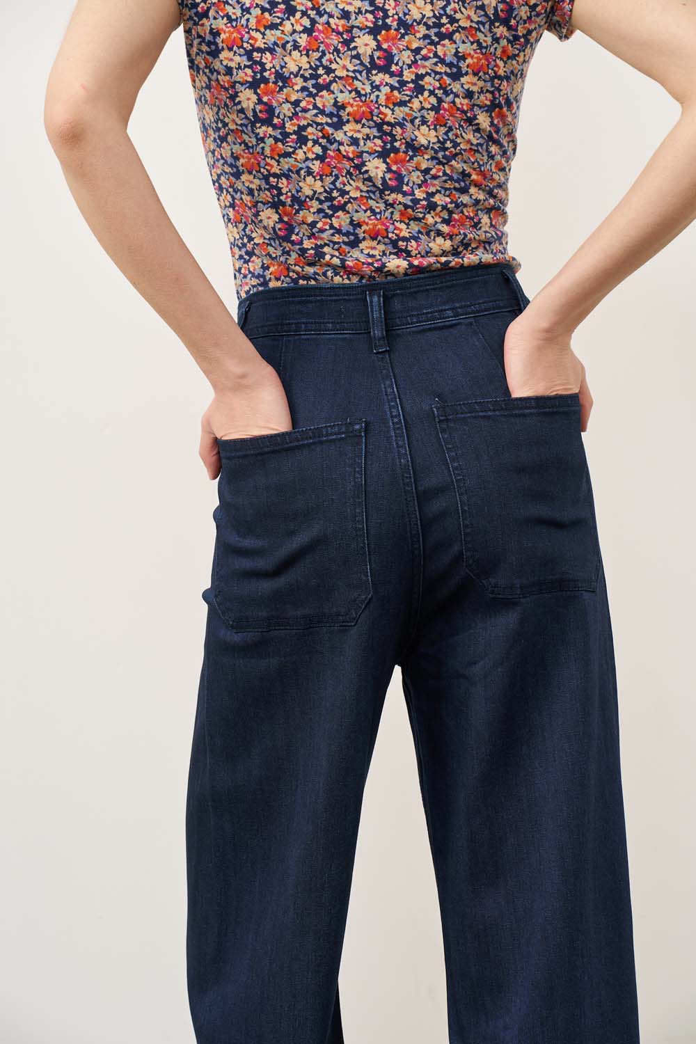 ג׳ינס טיילור נייבי