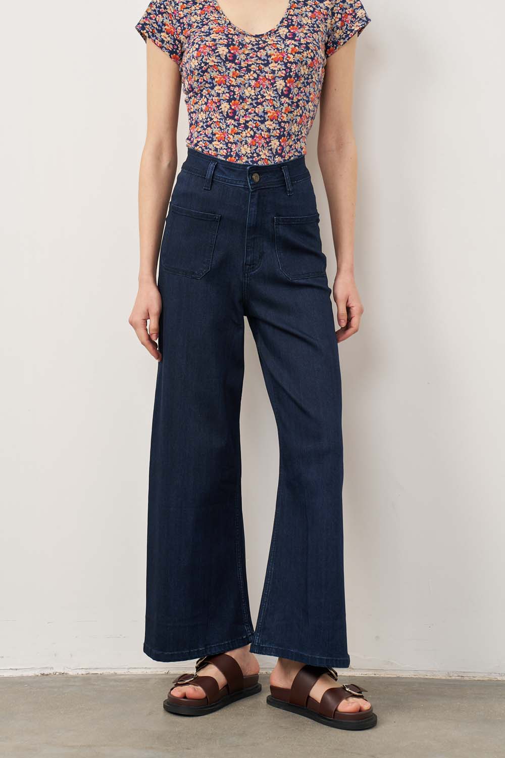 ג׳ינס טיילור נייבי